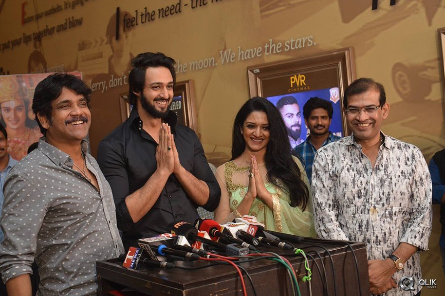 Celebs-at-Om-Namo-Venkatesaya-Movie-Special-Show